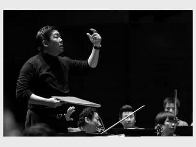 Long Yu Conducts Rachmaninoff